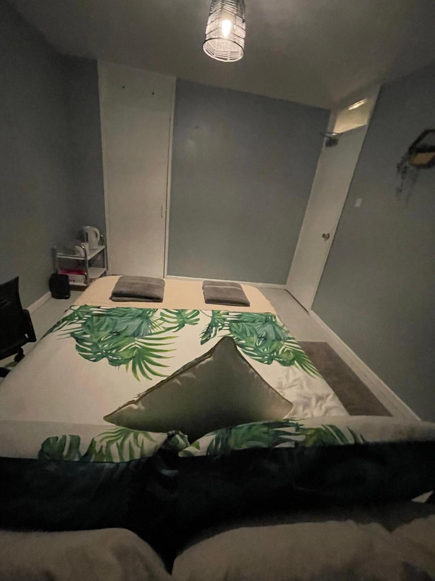 House Near To Castlecourt Shopping Apartment Белфаст Екстериор снимка
