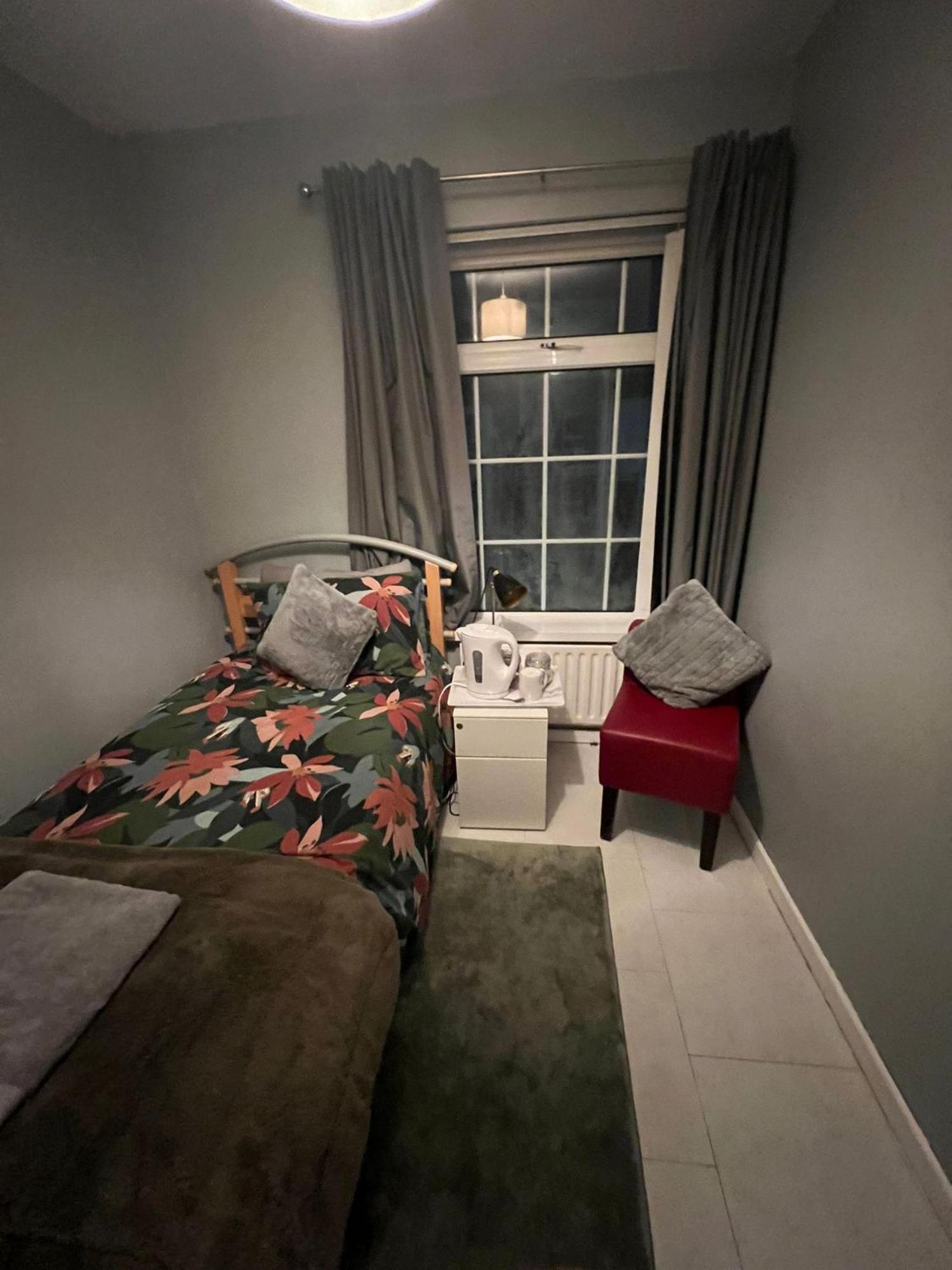 House Near To Castlecourt Shopping Apartment Белфаст Екстериор снимка