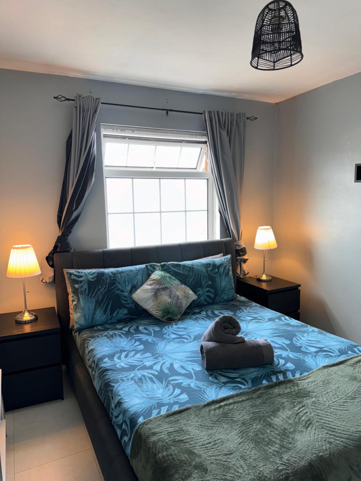 House Near To Castlecourt Shopping Apartment Белфаст Екстериор снимка