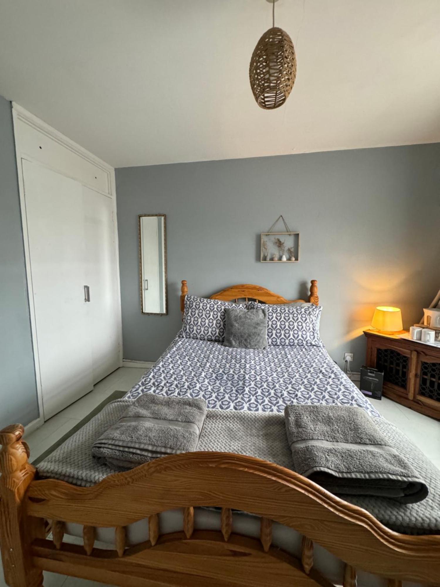 House Near To Castlecourt Shopping Apartment Белфаст Екстериор снимка